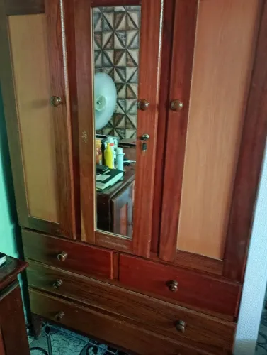 Guarda roupa 3 portas e 4 gavetas