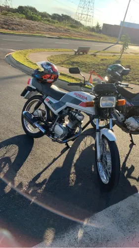 cg125 ano 1982, primeira quadrada que lançou, relíquia