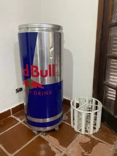 Geladeira Red Bull