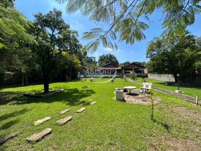 Chácara à Beira do Rio, Artemis