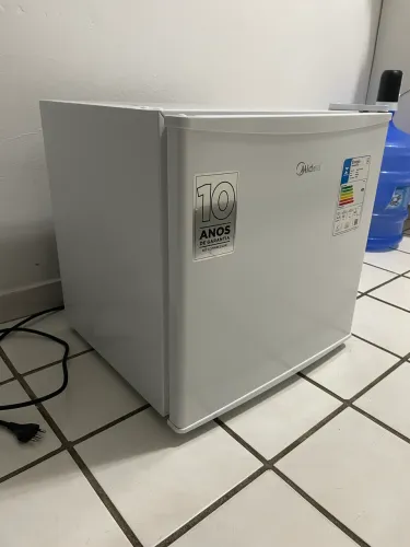 Frigobar Midea 45 Litros
