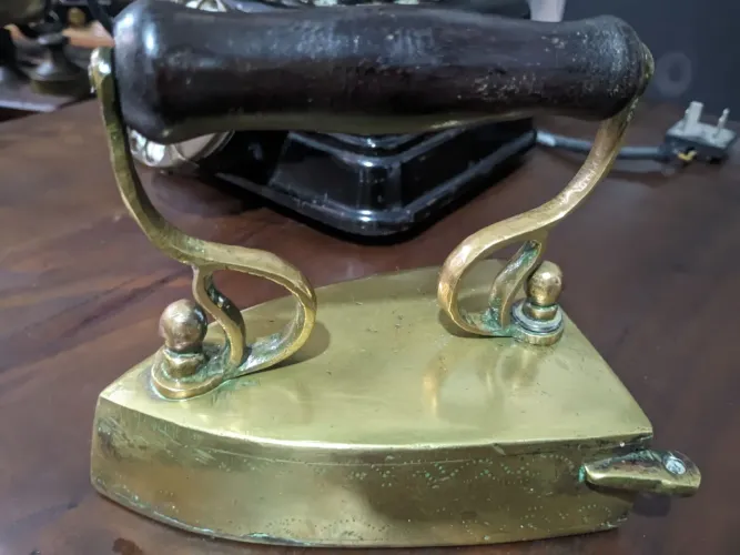 Ferro a brasa em bronze