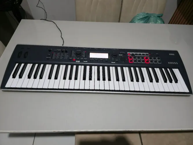 ?Korg Kross 2 - 61 Teclas | Estado de Novo | Menos de 2 Anos de Uso
