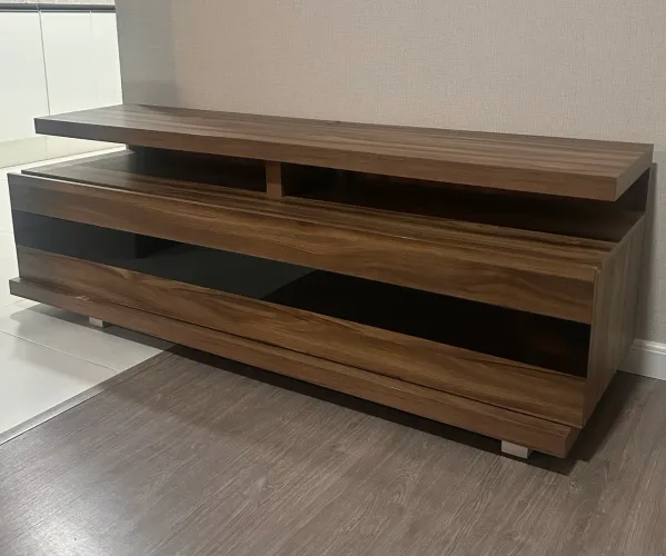 Rack de primeira linha: pesado, madeira boa