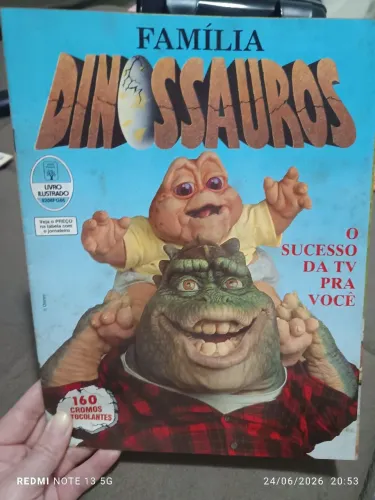 Álbum de figurinhas completo da família dinossauro relíquia