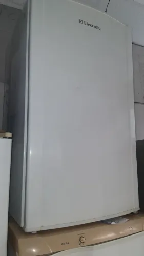 Vendemos esse frigobar elextrolux. Com 90 dias de garantia