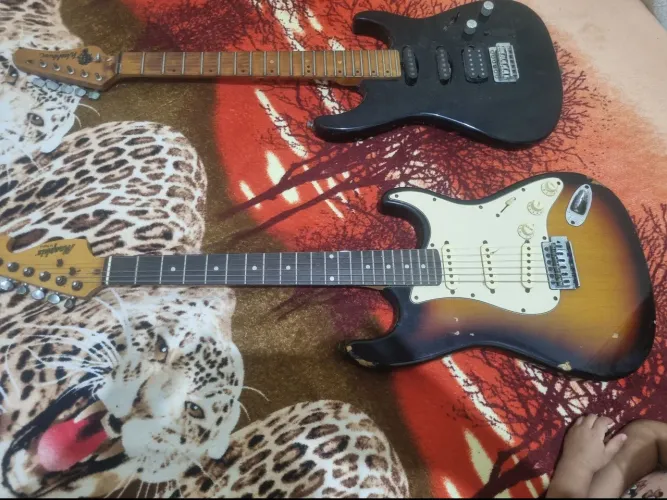 Guitarras [ duas guitarra]