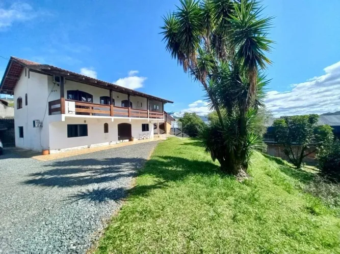 Vende-se casa 2 pavimento com 230m2 no bairro Itoupavazinha - Blumenau -SC.