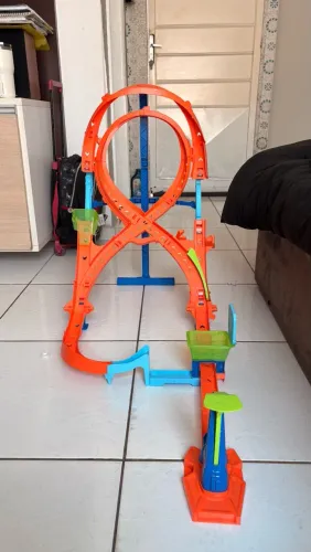 Pista Hot Wheels Action Salto Vertical 8 (Modelo HMB15) da Mattel.
