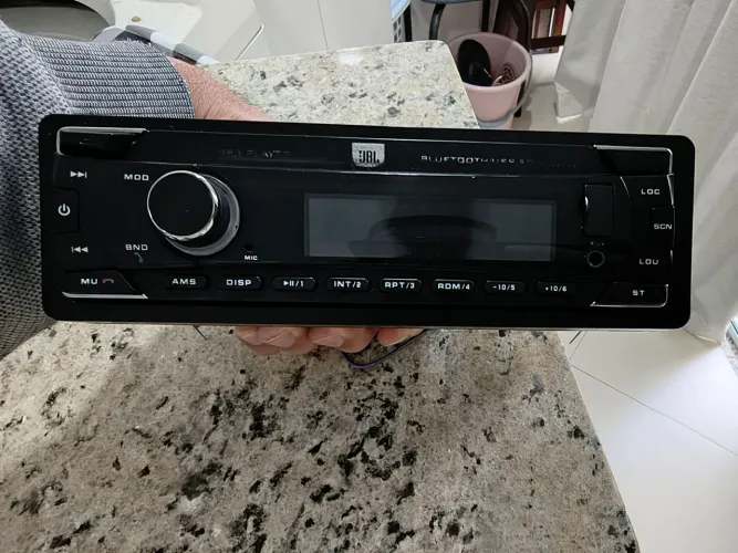 Rádio automotivo JBL calebrity 100