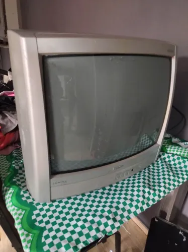 Tv de tubo, funcionando perfeitamente 