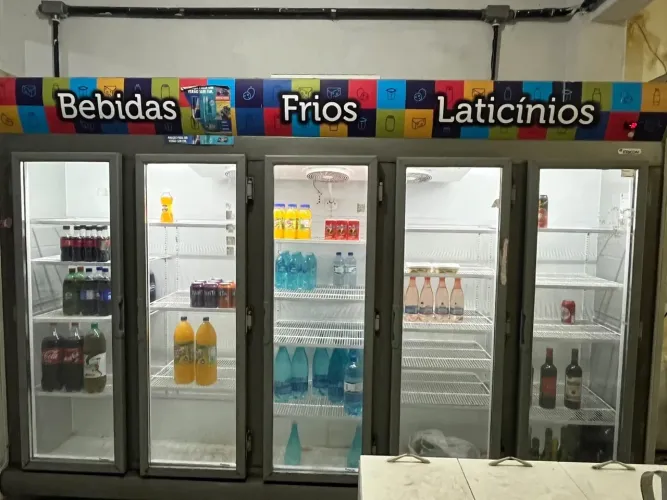Freezer Vertical Fricon - 5 Portas de Vidro