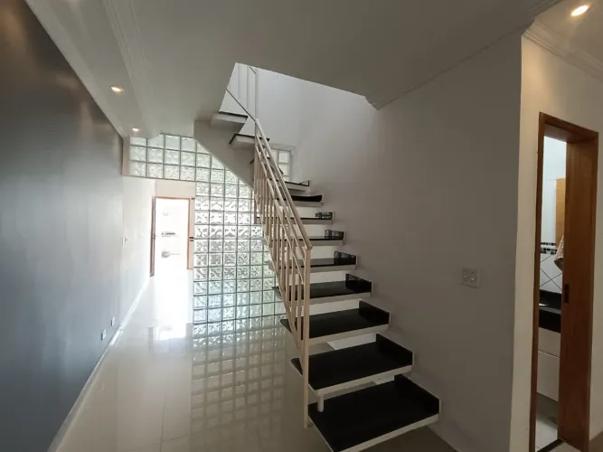 Sobrado para locação em Parada Inglesa com 3 quartos, sendo 1 suíte, 92m²
