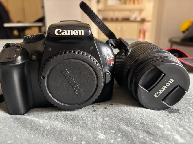 Canon EOS Rebel T3 + lente 18-55mm