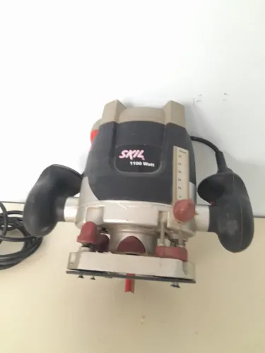 TUPIA DE COLUNA SKIL 1.100 Watts com bancada e fresas