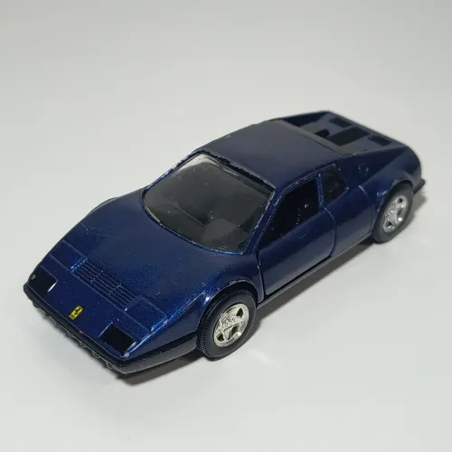 Ferrari 365 GT4 BB clássica em escala 1/38