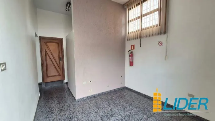 SALAS COMERCIAIS EM ÓTIMA LOCALIZAÇÃO