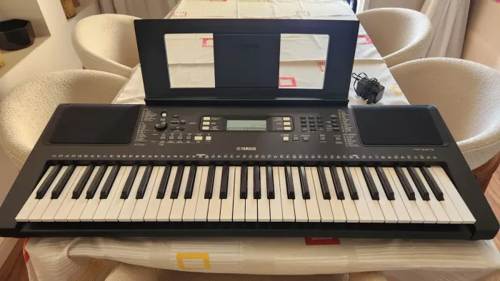 Teclado Yamaha Psr E373 Preto 61 Teclas Sensitivas