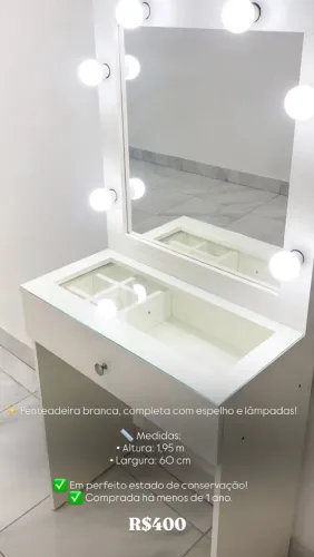 ? Penteadeira branca com espelho e lâmpadas!