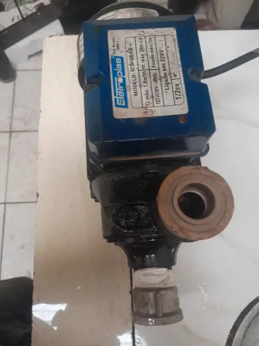 Vende-se uma bomba d'água de 1/2 cv