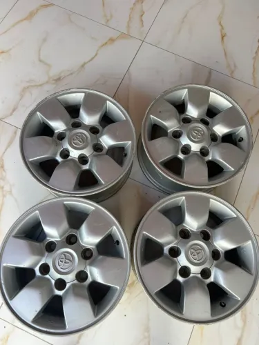 Rodas Toyota Hilux SLV