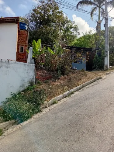  Terreno com casa  medindo 11mtrs frente  por 27 metros de fundo  em riacho doce 