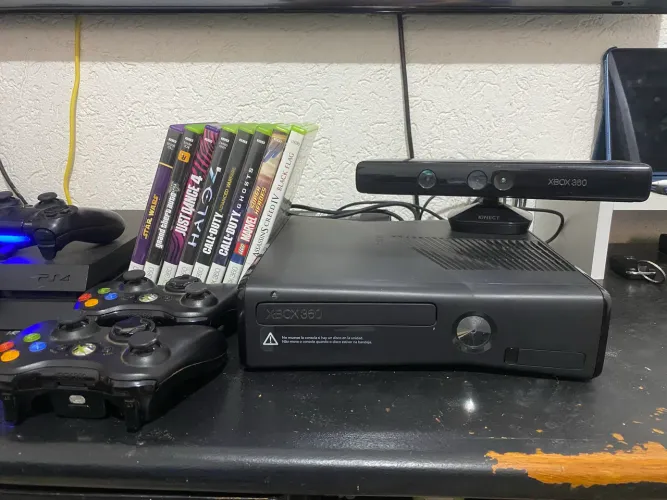 Xbox 360 - 256 GB - kinect + 2 controles + jogos