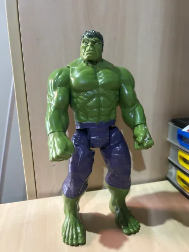 Boneco Hulk articulado 28cm 