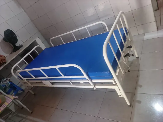 Cama hospitalar articulada