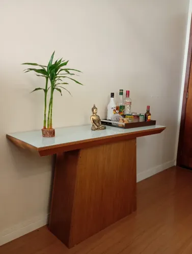 Aparador com Vidro
