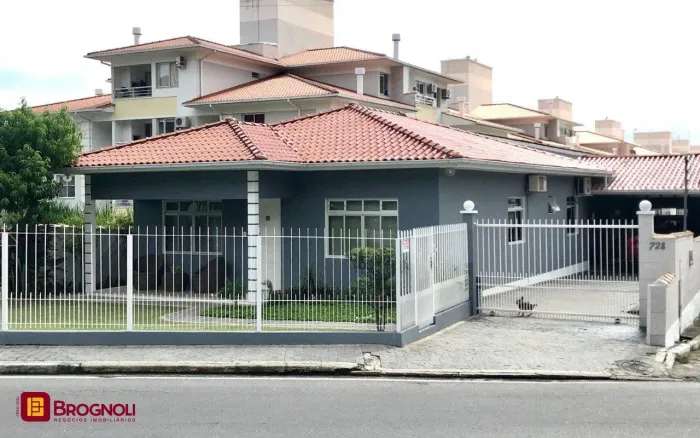 Casa Canasvieiras com terreno de 900 m²