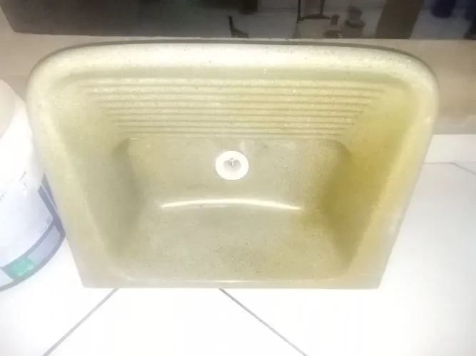 Pia de lavanderia em perfeito estado