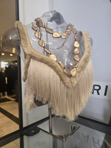 Cropped Top exclusivo com Franjas de Seda (Tamanho M) - Novo!
