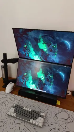 Kit monitores Mancer 24" + suporte articulado