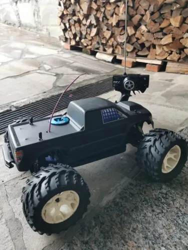 Carrinho de controle remoto a gasolina