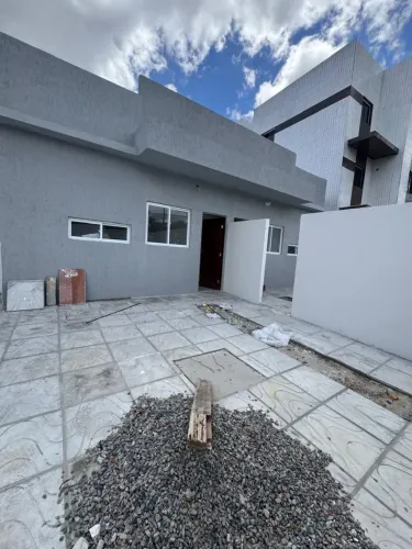 Clau/ casa com 3 quartos no bairro dos Funcionários