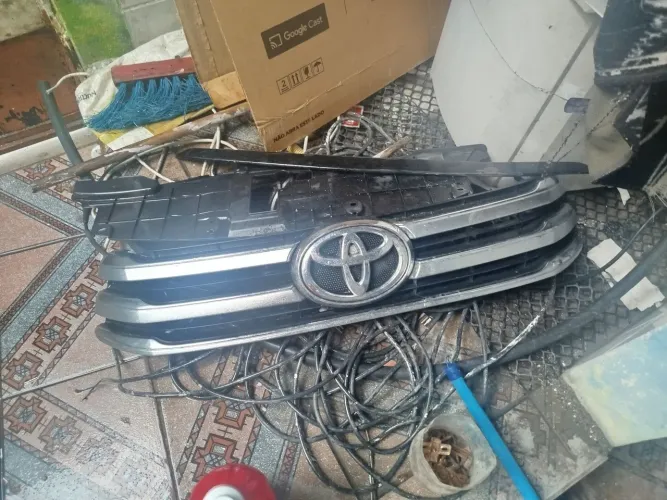 Grade dianteira Toyota Corolla 