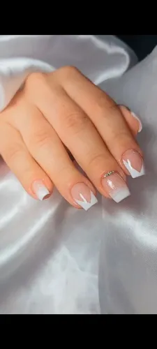 BANHO EM GEL COM ESMALTAÇAO EM GEL 90,00