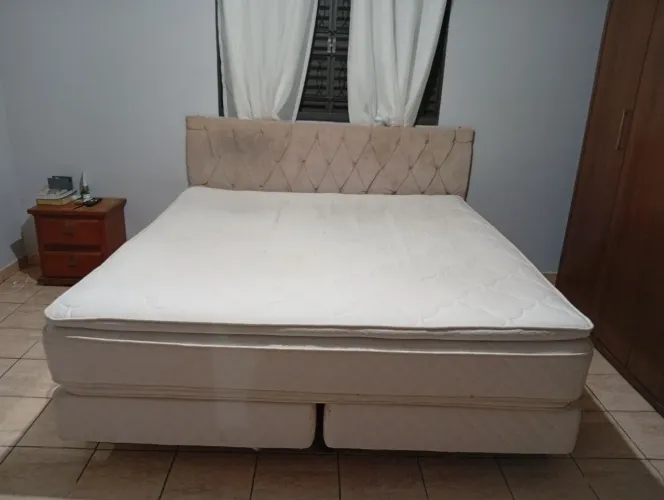 Cama king +baú+ cabeceira de parede+
