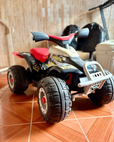 QUADRICICLO ELÉTRICO PEG-PÉREGO T-REX 12V