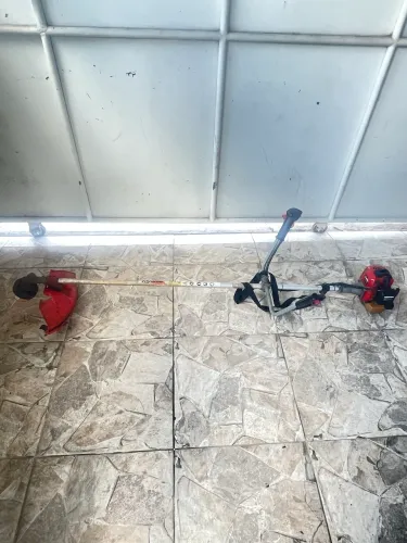 Roçadeira à Gasolina