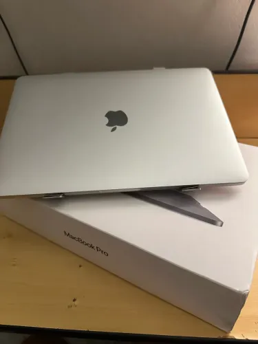 MacBook Pro 2020 | I5, 13inch, 8GB Ram, 512GB SSD