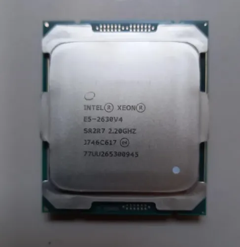 Processador Intel Xeon E5-2630 v4 (10 Núcleos / 20 Threads)