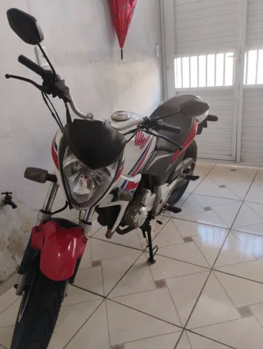 CB300R Tricolor 2015 Nova