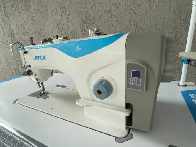 Máquina de Costura Industrial Reta - Jack F4