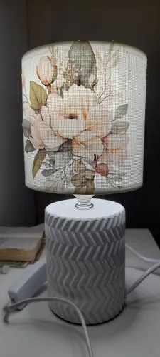 Abajur de mesa/ luminária