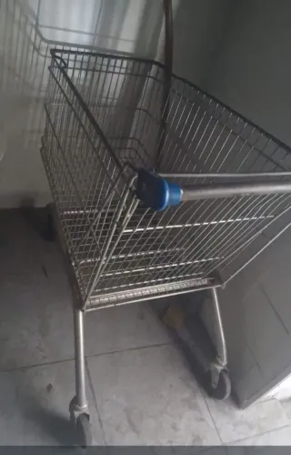Vendo carrinho de supermercado