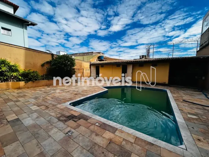 Casa 5 Quartos,1 Suíte, 6 Banheiros, 4 Vagas no Itapoã