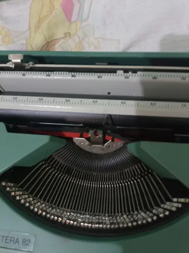 Máquina de escrever Olivetti