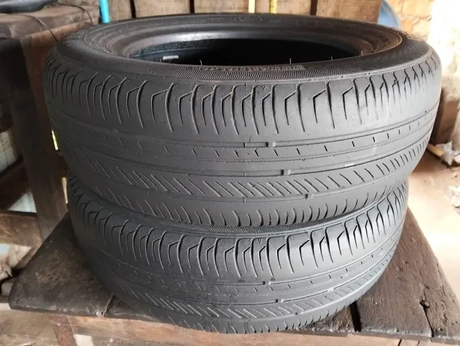 Vendo dois pneus bom, 70 reais cada um, perfil 175/70 R14